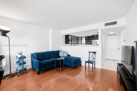 Condominio en venta en Sunny Isles Beach, Florida, 1 dormitorio, 92.07 m2 № 1697517 - foto 17