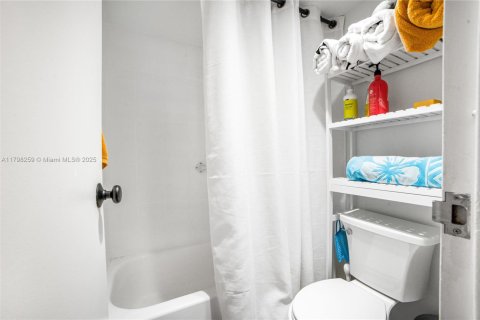 Condominio en venta en Sunny Isles Beach, Florida, 1 dormitorio, 92.07 m2 № 1697517 - foto 25