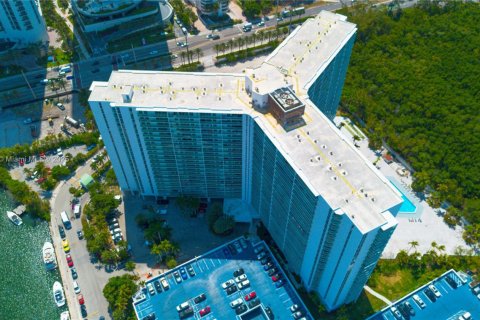 Condominio en venta en Sunny Isles Beach, Florida, 1 dormitorio, 92.07 m2 № 1697517 - foto 13