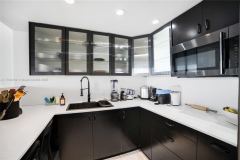 Condominio en venta en Sunny Isles Beach, Florida, 1 dormitorio, 92.07 m2 № 1697517 - foto 21