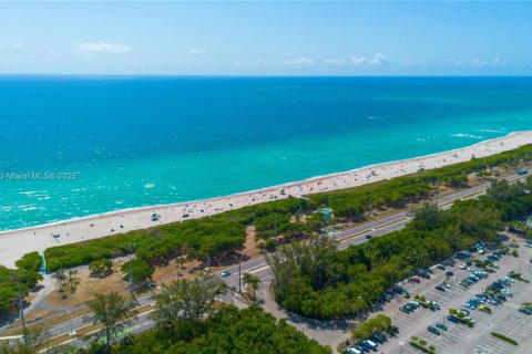 Condominio en venta en Sunny Isles Beach, Florida, 1 dormitorio, 92.07 m2 № 1697517 - foto 12