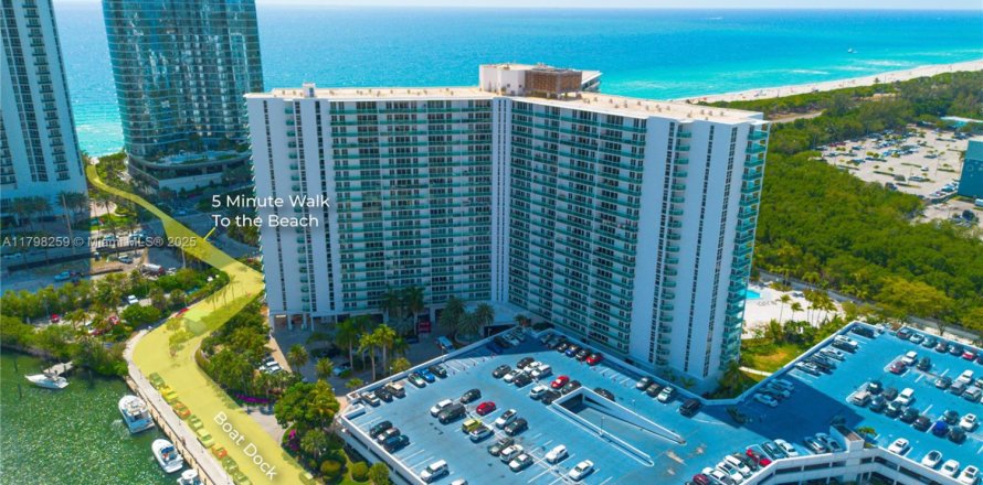 Condominio en Sunny Isles Beach, Florida, 1 dormitorio  № 1697517