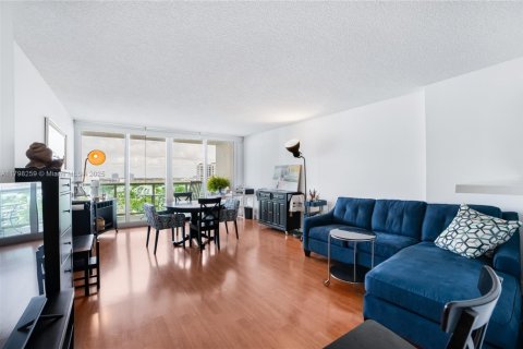 Condominio en venta en Sunny Isles Beach, Florida, 1 dormitorio, 92.07 m2 № 1697517 - foto 15