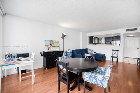 Condominio en venta en Sunny Isles Beach, Florida, 1 dormitorio, 92.07 m2 № 1697517 - foto 16