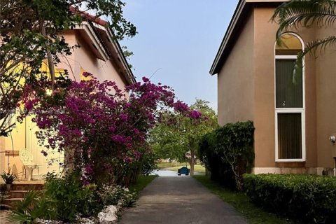Casa en alquiler en Miami, Florida, 3 dormitorios, 145.58 m2 № 2073488 - foto 18