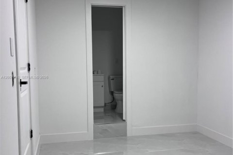 Casa en alquiler en Miami, Florida, 3 dormitorios, 145.58 m2 № 2073488 - foto 9