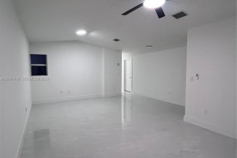 Casa en Miami, Florida 3 dormitorios, 145.58 m2 № 2073488