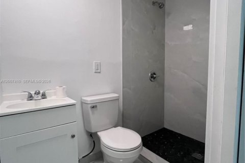 Casa en alquiler en Miami, Florida, 3 dormitorios, 145.58 m2 № 2073488 - foto 7