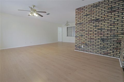 House in Port Orange, Florida 3 bedrooms, 226.87 sq.m. № 1679596 - photo 3