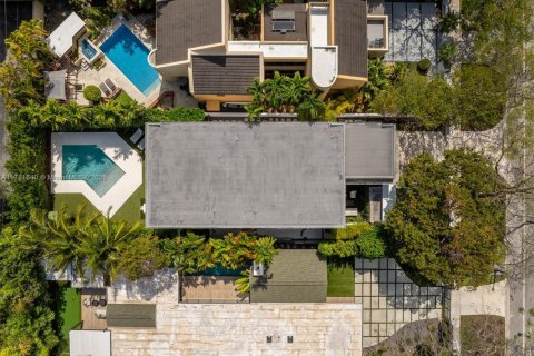 House in Miami, Florida 4 bedrooms, 395.67 sq.m. № 1958495 - photo 23