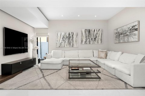 House in Miami, Florida 4 bedrooms, 395.67 sq.m. № 1958495 - photo 7