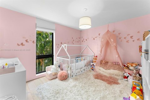 House in Miami, Florida 4 bedrooms, 395.67 sq.m. № 1958495 - photo 15