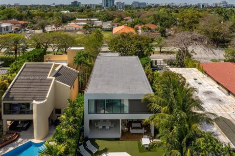 House in Miami, Florida 4 bedrooms, 395.67 sq.m. № 1958495 - photo 22