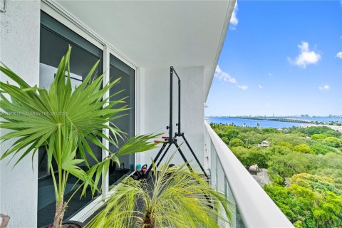 Condo in Miami, Florida, 2 bedrooms  № 1956872 - photo 18
