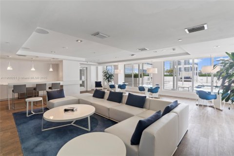 Condo in Miami, Florida, 2 bedrooms  № 1956872 - photo 25