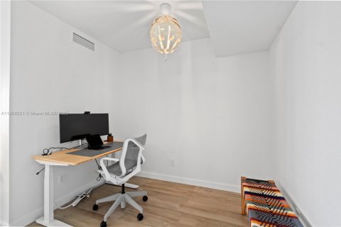 Condo in Miami, Florida, 2 bedrooms  № 1956872 - photo 8