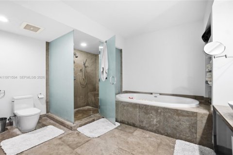 Condo in Miami Beach, Florida, 2 bedrooms  № 2053097 - photo 24