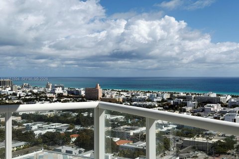 Condo in Miami Beach, Florida, 2 bedrooms  № 2053097 - photo 9