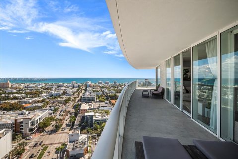 Condo in Miami Beach, Florida, 2 bedrooms  № 2053097 - photo 2