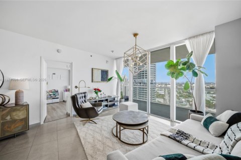 Condo in Miami Beach, Florida, 2 bedrooms  № 2053097 - photo 19