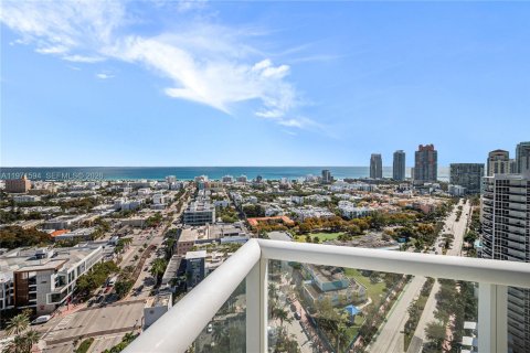 Condo in Miami Beach, Florida, 2 bedrooms  № 2053097 - photo 12