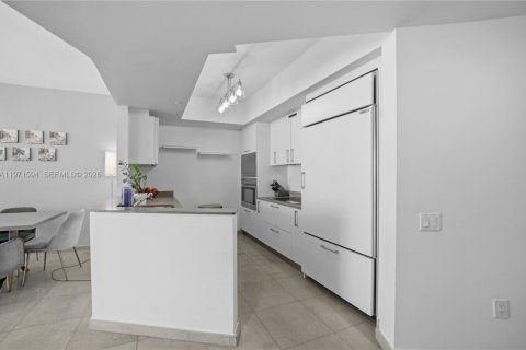 Condo in Miami Beach, Florida, 2 bedrooms  № 2053097 - photo 20