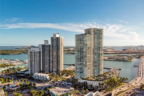 Condo in Miami Beach, Florida, 2 bedrooms  № 2053097