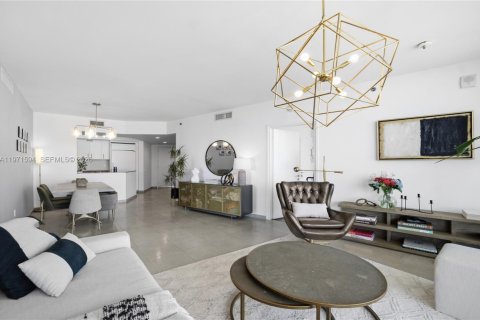 Condo in Miami Beach, Florida, 2 bedrooms  № 2053097 - photo 17