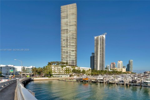 Condo in Miami Beach, Florida, 2 bedrooms  № 2053097 - photo 27