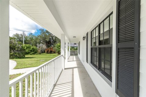 House in Punta Gorda, Florida 3 bedrooms, 168.62 sq.m. № 1839069 - photo 4