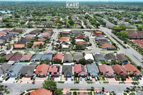 Casa en venta en Miami, Florida, 3 dormitorios, 154.59 m2 № 1806304 - foto 23