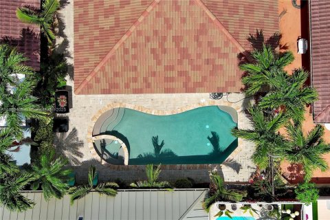 Casa en venta en Miami, Florida, 3 dormitorios, 154.59 m2 № 1806304 - foto 1