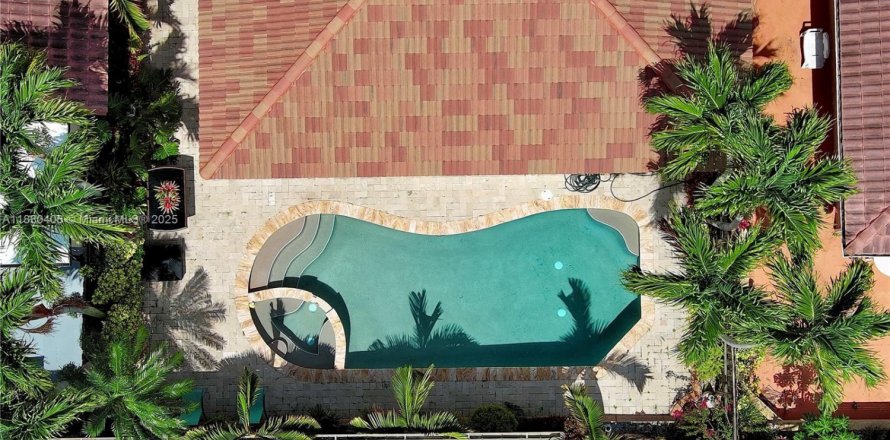 Casa en Miami, Florida 3 dormitorios, 154.59 m2 № 1806304