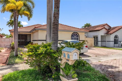 Casa en venta en Miami, Florida, 3 dormitorios, 154.59 m2 № 1806304 - foto 21