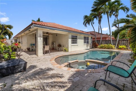 Casa en venta en Miami, Florida, 3 dormitorios, 154.59 m2 № 1806304 - foto 2