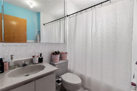 Casa en venta en Miami, Florida, 3 dormitorios, 154.59 m2 № 1806304 - foto 19