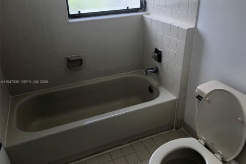 Снять в аренду кондоминиум в Майами, Флорида 2 спальни, 111.48м2, № 2003526 - фото 9