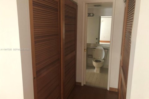 Снять в аренду кондоминиум в Майами, Флорида 2 спальни, 111.48м2, № 2003526 - фото 19