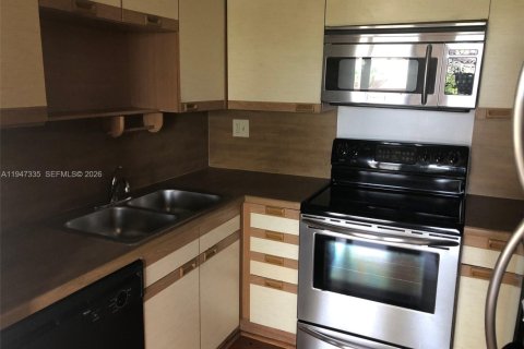 Снять в аренду кондоминиум в Майами, Флорида 2 спальни, 111.48м2, № 2003526 - фото 2