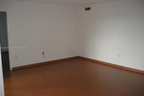 Снять в аренду кондоминиум в Майами, Флорида 2 спальни, 111.48м2, № 2003526 - фото 5