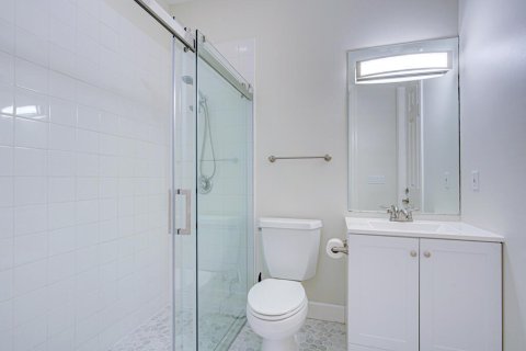 Снять в аренду виллу или дом в Уэст-Палм-Бич, Флорида 2 комнаты, 239.59м2, № 2175354 - фото 16