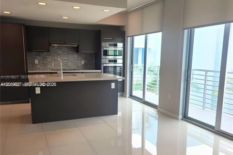 Condo in Doral, Florida, 1 bedroom № 2243504