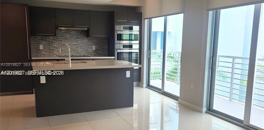 Condo in Doral, Florida, 1 bedroom № 2243504