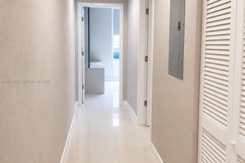 Condo in Doral, Florida, 1 bedroom № 2243504 - photo 5