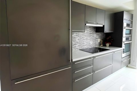 Condo in Doral, Florida, 1 bedroom № 2243504 - photo 6