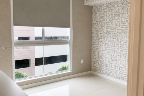 Condo in Doral, Florida, 1 bedroom № 2243504 - photo 3