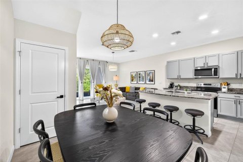 Townhouse in Land O' Lakes, Florida 3 bedrooms, 155.43 sq.m. № 1908255 - photo 8