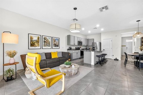 Townhouse in Land O' Lakes, Florida 3 bedrooms, 155.43 sq.m. № 1908255 - photo 17