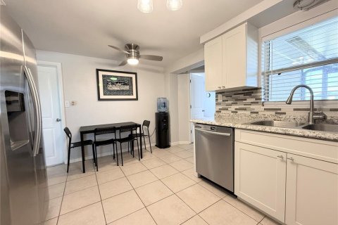 House in Holiday, Florida 3 bedrooms, 88.81 sq.m. № 1789755 - photo 7