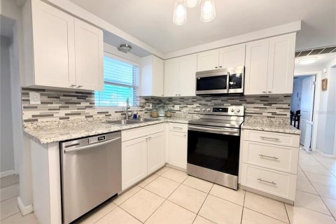 House in Holiday, Florida 3 bedrooms, 88.81 sq.m. № 1789755 - photo 5